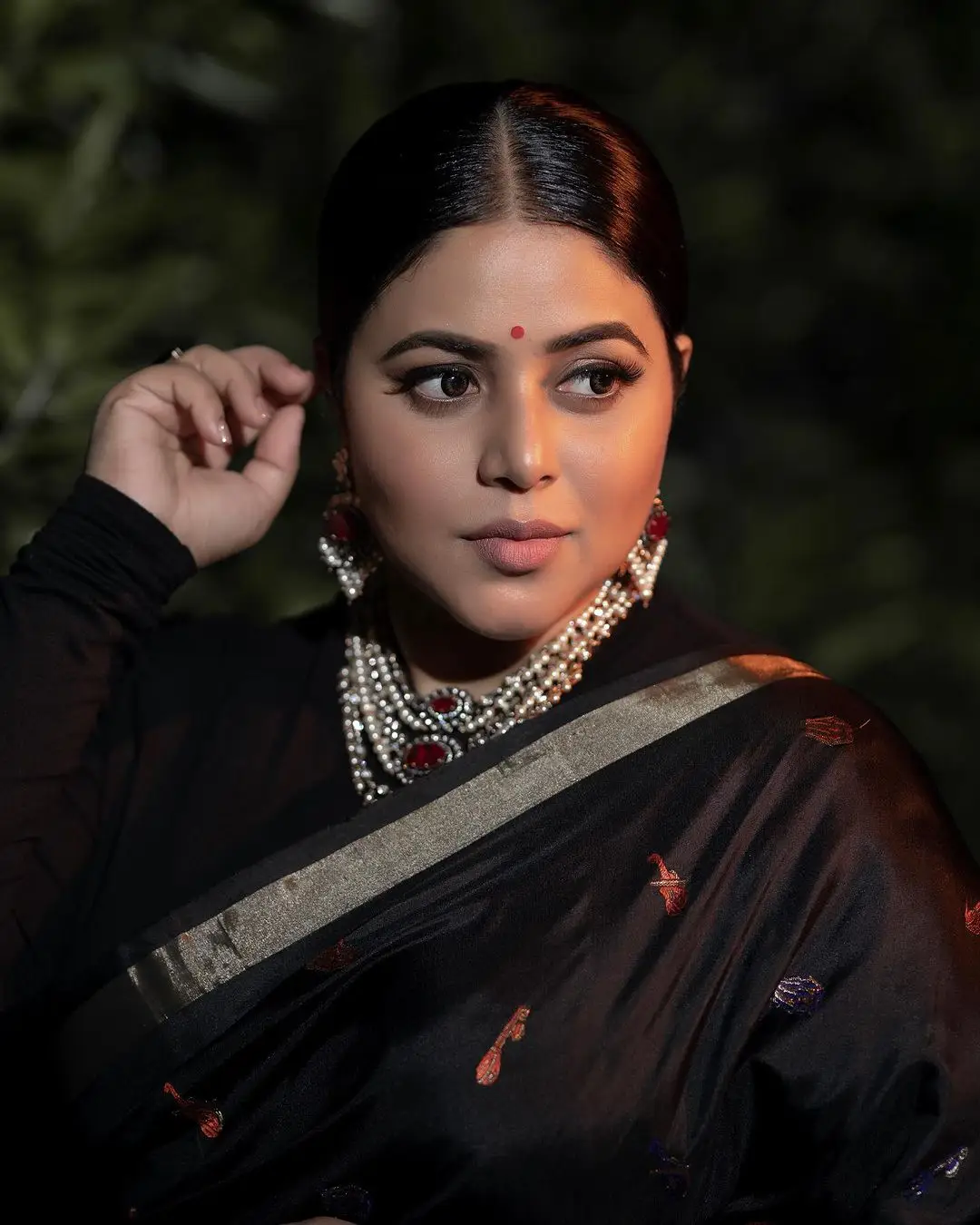 Shamna Kasim Stills in Indian Traditional Black Saree